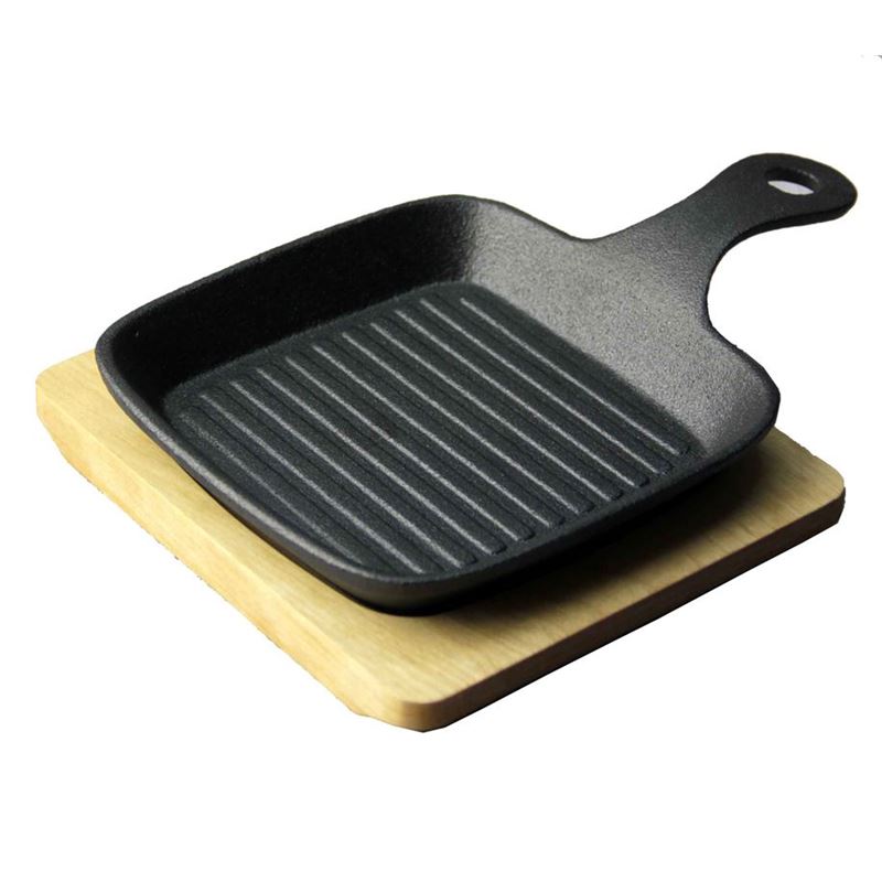Benzer – Sizzle Cast Iron Mini Square Grill on Wooden Tray 12cm