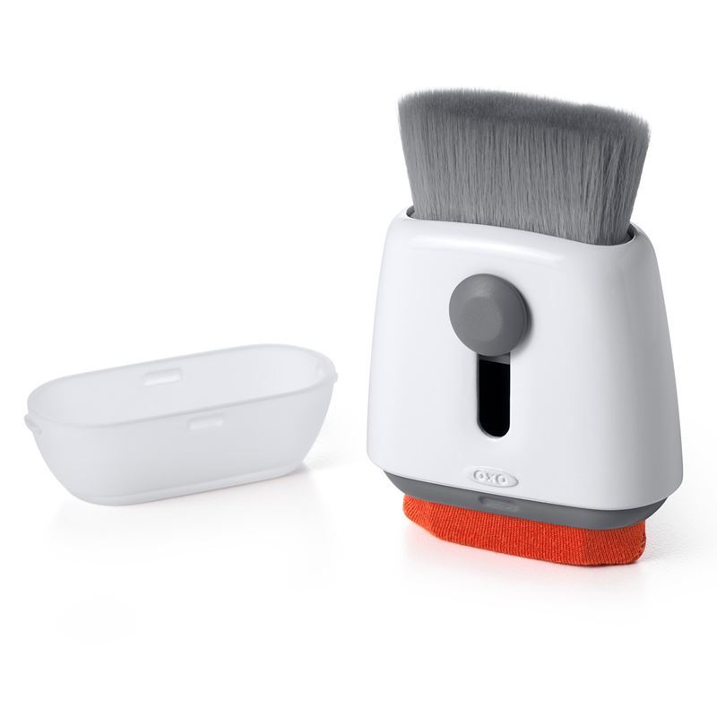 Oxo Good Grips – Sweep & Swipe Laptop Cleaner